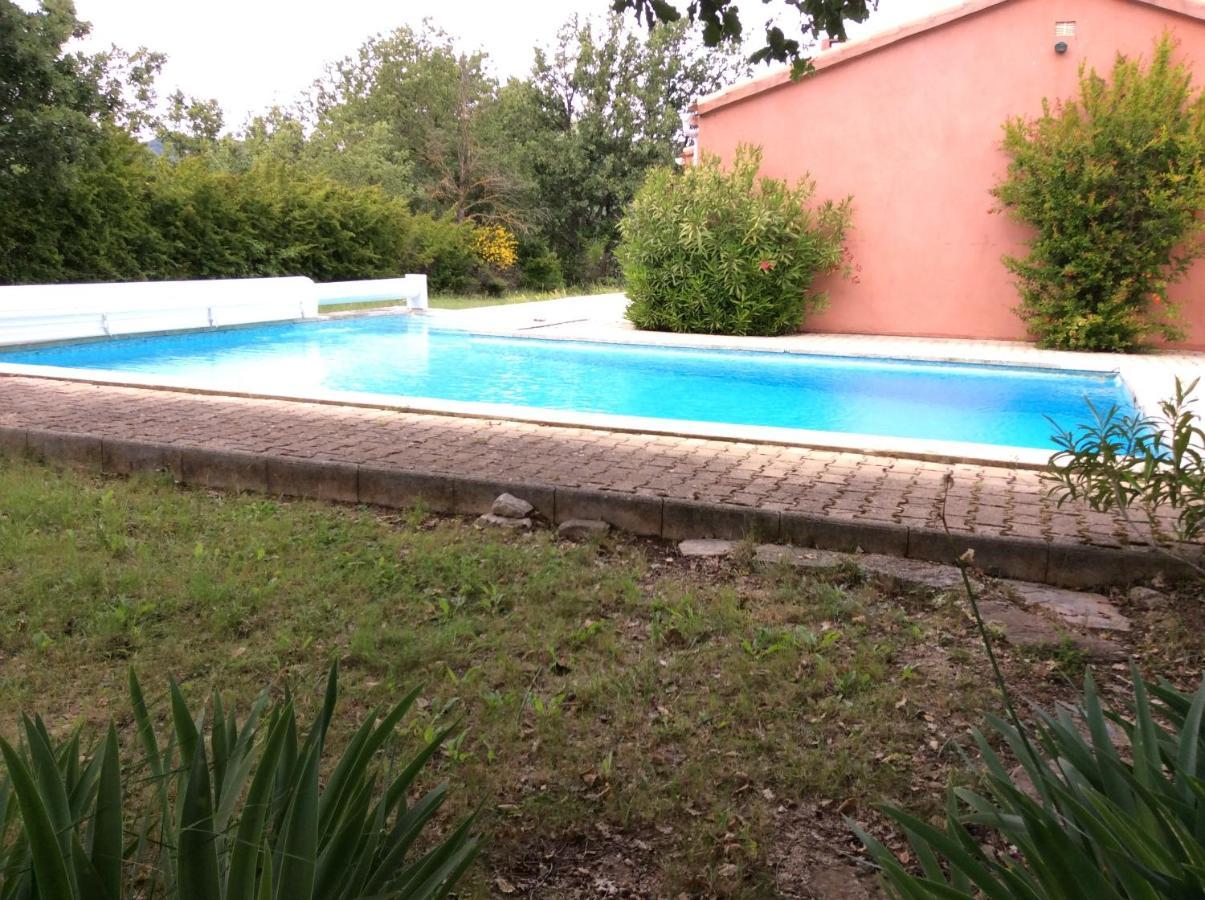 Piscine Face Au Grand Luberon Cereste