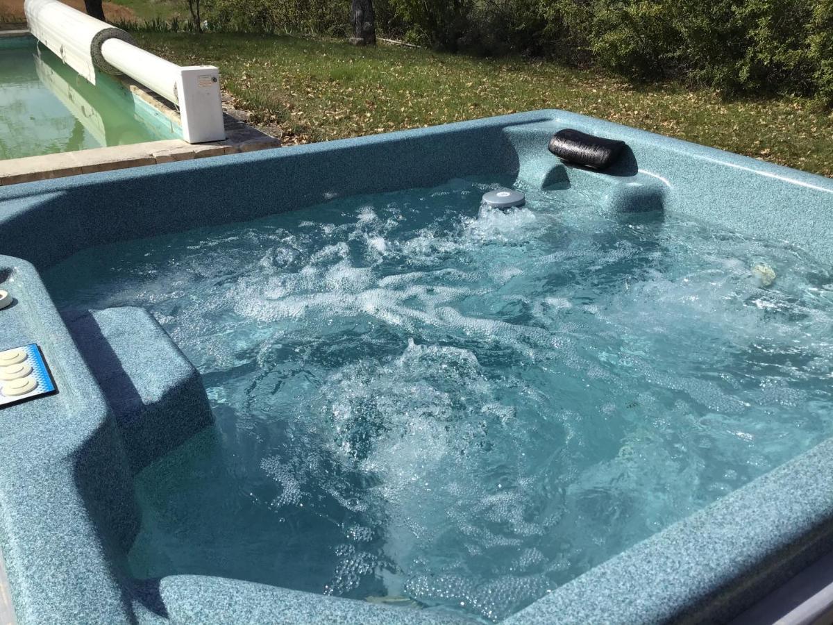 Piscine Face Au Grand Luberon * Cereste